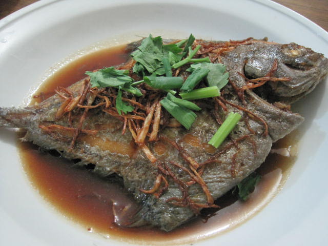 Fish Dinner Recipes of Deep Fried Black Pomfret with Ginger