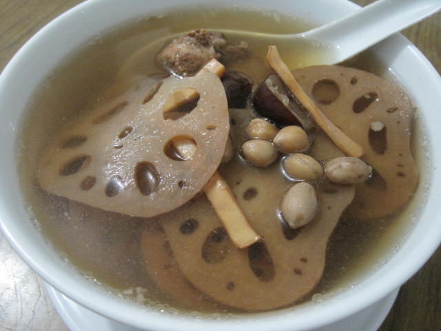Lotus Root with Peanuts Soup 莲藕花生汤