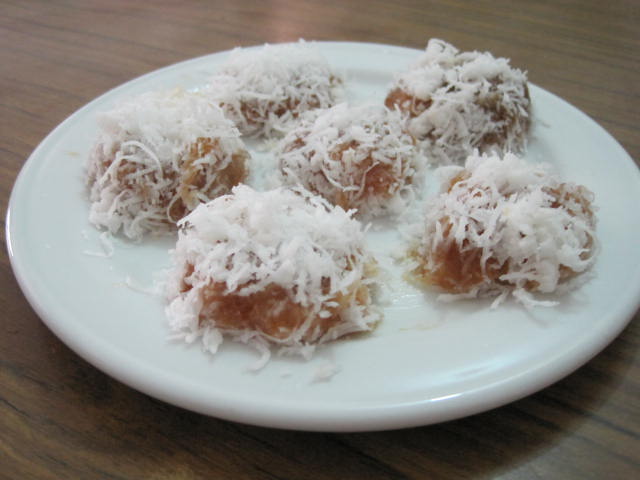 Chinese Dessert Recipes-Nian Gao Coconut Ball 椰丝年糕