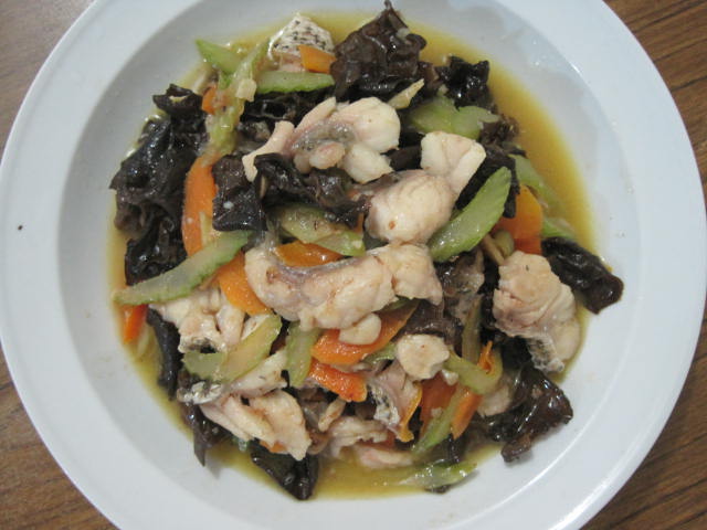 Healthy Fish Recipes-Celery Fungus Stir Frying Fillet 芹菜木耳鱼片